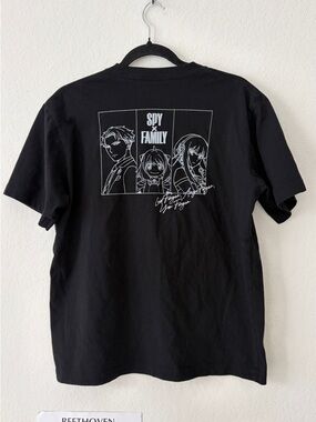 Uniqlo UT Spy x Family Forger Family Black Anime Graphic Tee Anya Loid Yor M